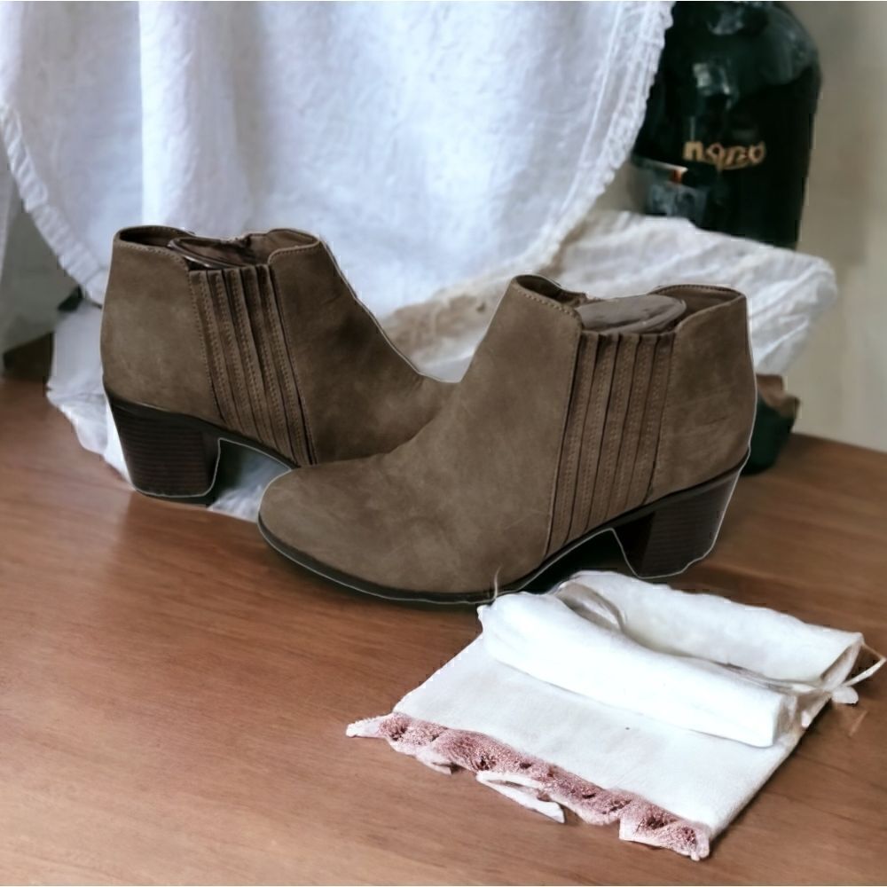 Arizona Grey Ankle Heeled Boots Size 10M